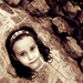 Kislány a Balatonnál